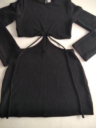 Conjunto Negro Divided Crop Top y Falda