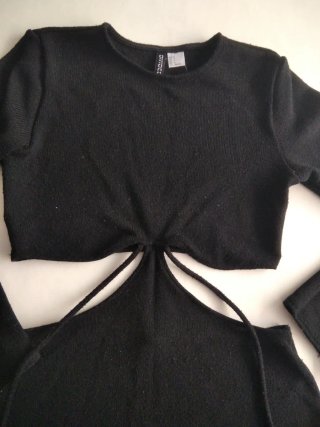 Conjunto Negro Divided Crop Top y Falda