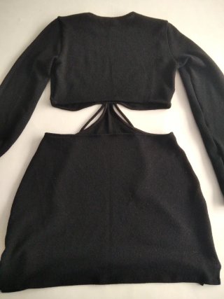 Conjunto Negro Divided Crop Top y Falda