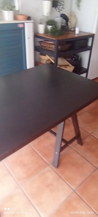 Tablero y caballetes Ikea negro/marrón