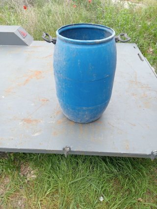 Cubo de plástico azul grande