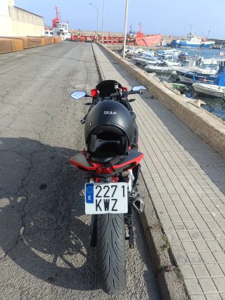 Moto Deportiva Roja y Negra 125cc