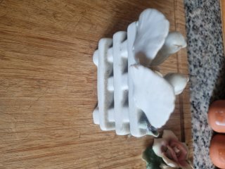 Lote 3 figuras cerámica flores y palomas