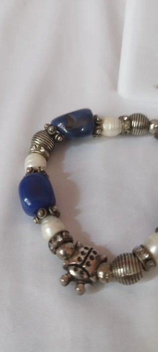 Pulsera artesanal lapislázuli y perlas