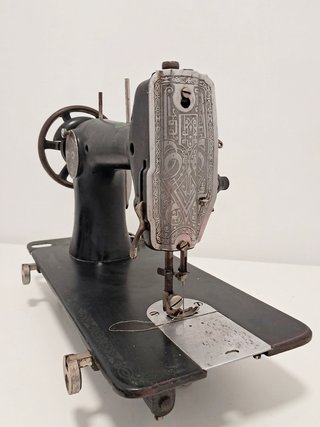 Máquina de coser antigua SIGMA.Mecanismo funciona