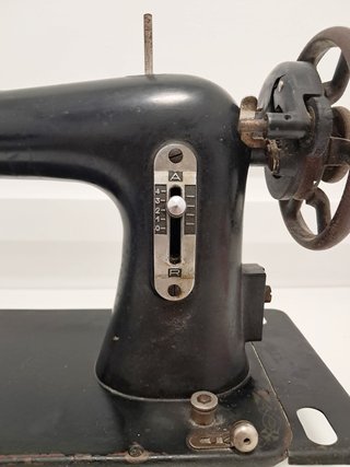 Máquina de coser antigua SIGMA.Mecanismo funciona