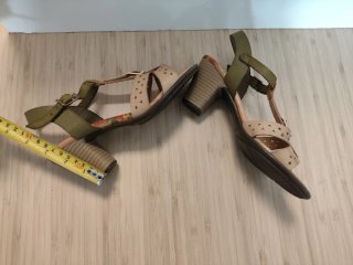 Sandalias Marila Beige y Doradas Talla 37