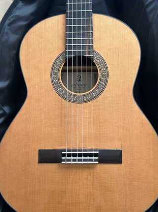 Guitarra Admira A4
