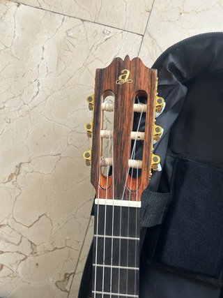 Guitarra Admira A4