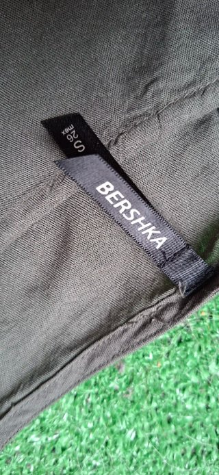 Vestido Bershka corto verde talla S