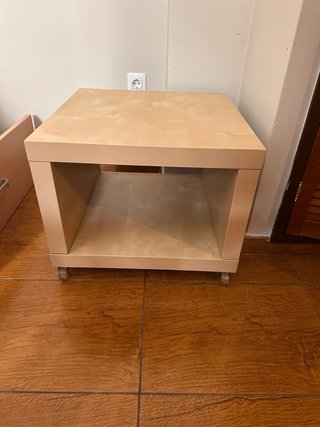 Mesa auxiliar Ikea madera clara