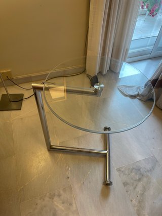 Mesa auxiliar cristal y metal