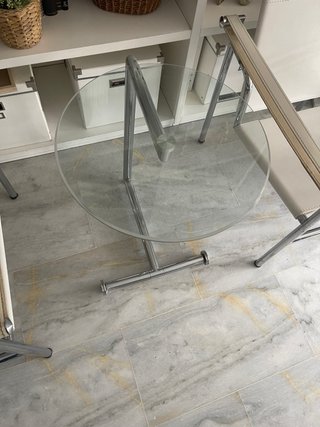 Mesa auxiliar cristal y metal