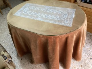 Mesa extensible y 4 sillas de madera