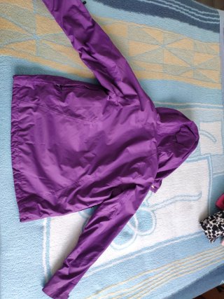 Chubasquero morado y verde niña