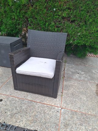 Set divano e baule da giardino