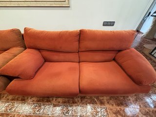 1 Sofa a 125€. 2 Sofas a 200€.