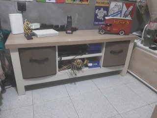 Estantería blanca y madera