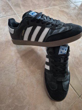Zapatillas Adidas Negras, modelo samba.