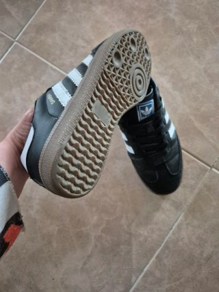 Zapatillas Adidas Negras, modelo samba.