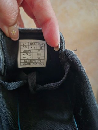 Zapatillas Adidas Negras, modelo samba.