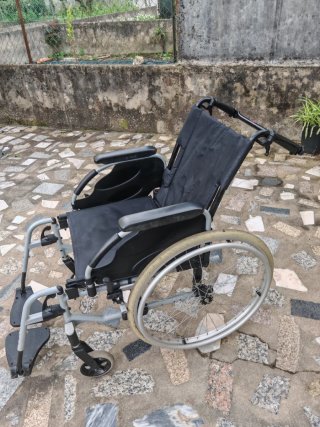 Cadeira de Rodas Dobrável