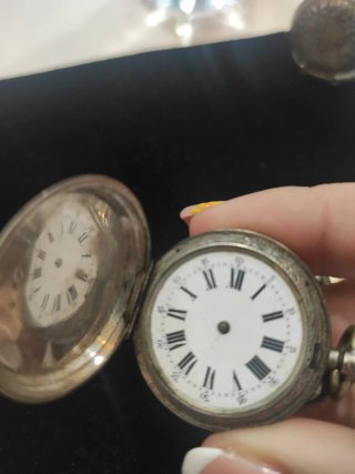 Reloj de bolsillo antiguo plateado