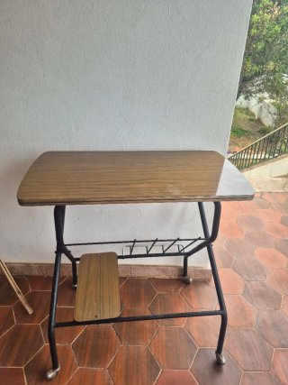 Mesa auxiliar para tv vintage madera y metal