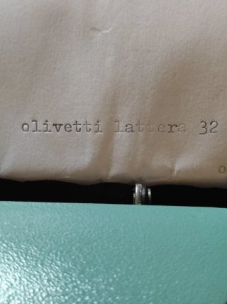 Máquina de escribir Olivetti Lettera 32