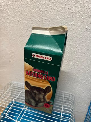 Jaula para hámster azul y blanca