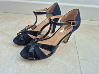 Zapatos de tacón Tino González azul marino talla 3