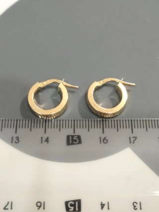 Pendientes de aro unisex de oro nuevos.