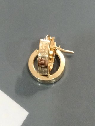 Pendientes de aro unisex de oro nuevos.