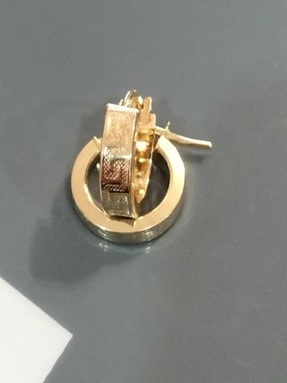 Pendientes de aro unisex de oro nuevos.