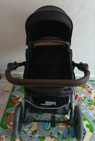 Carro de bebé negro