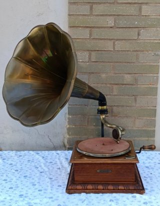 Antiguo gramófono Pate-phone siglo XiX funciona