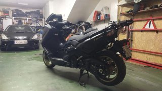 Yamaha TMAX Negra y Dorada