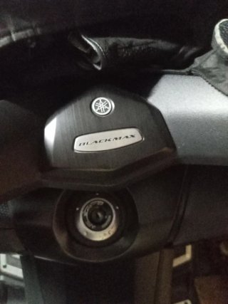 Yamaha TMAX Negra y Dorada