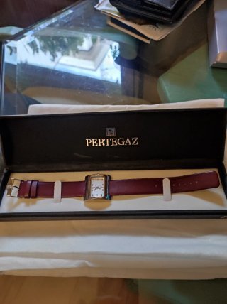 Reloj Pertegaz Correa Burdeos y Caja Plateada