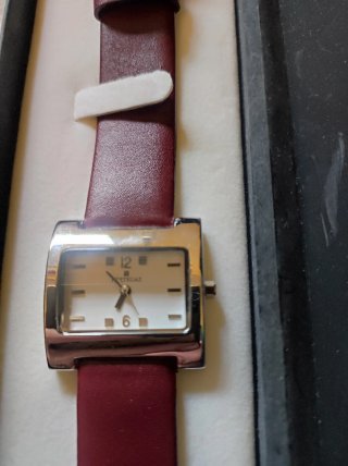 Reloj Pertegaz Correa Burdeos y Caja Plateada