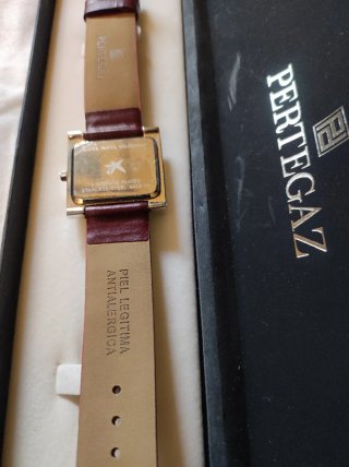 Reloj Pertegaz Correa Burdeos y Caja Plateada