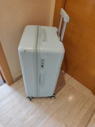 Maleta rígida como nueva
