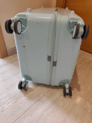 Maleta rígida como nueva