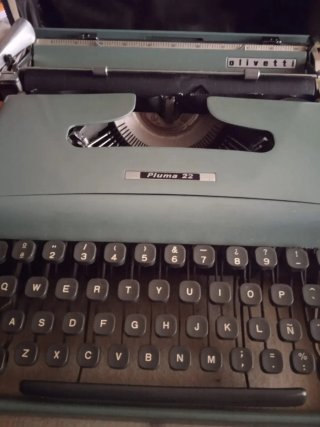 Máquina de escribir Olivetti Pluma 22