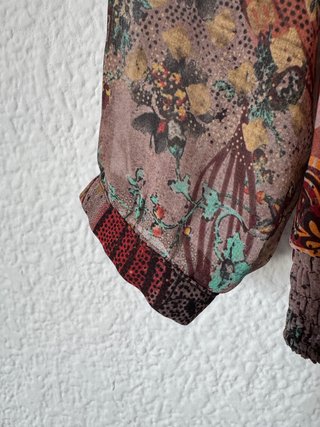 Blusa floral cuello redondo manga larga T.48