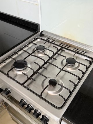 Horno Monoblock Beko con Fogones