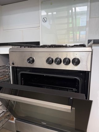 Horno Monoblock Beko con Fogones