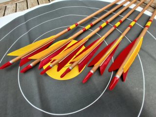 Frecce in legno per tiro con l'arco tradizionale