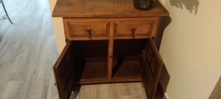 Mueble de entrada de madera rústico y perchero