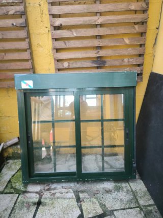 Lote Aluminio Verde: 4 Ventanas +  Puerta